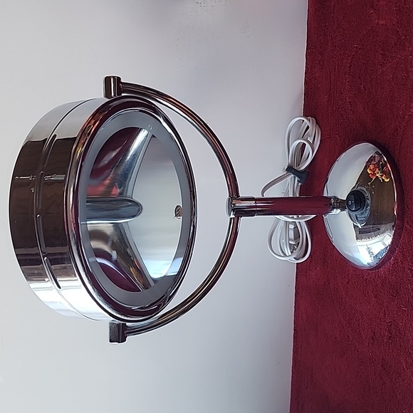 Intertek Double Sided Makeup Mirror. - Picture 2 of 10